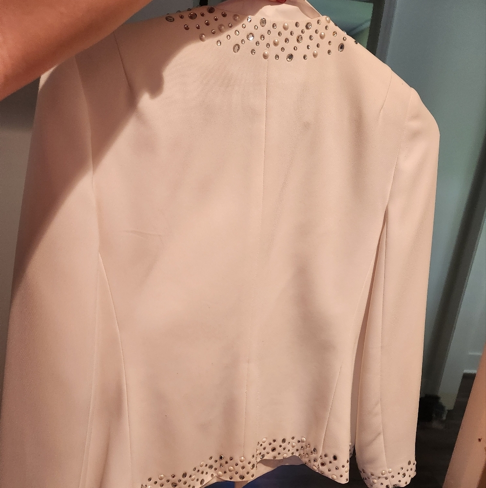 Blazer - Picture 2 of 7